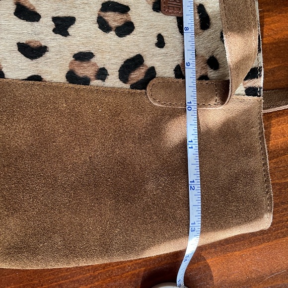Jane Marie suede leopard print tote with inside pockets - Picture 6 of 6